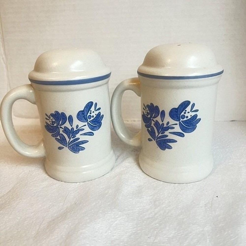 Vtg PFALTZGRAFF YORKTOWNE STOVETOP Salt & Pepper Shakers 5" With Handles
